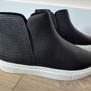 NWOT Birdies: The Falcon, Black Textured Slip-On Sneakers